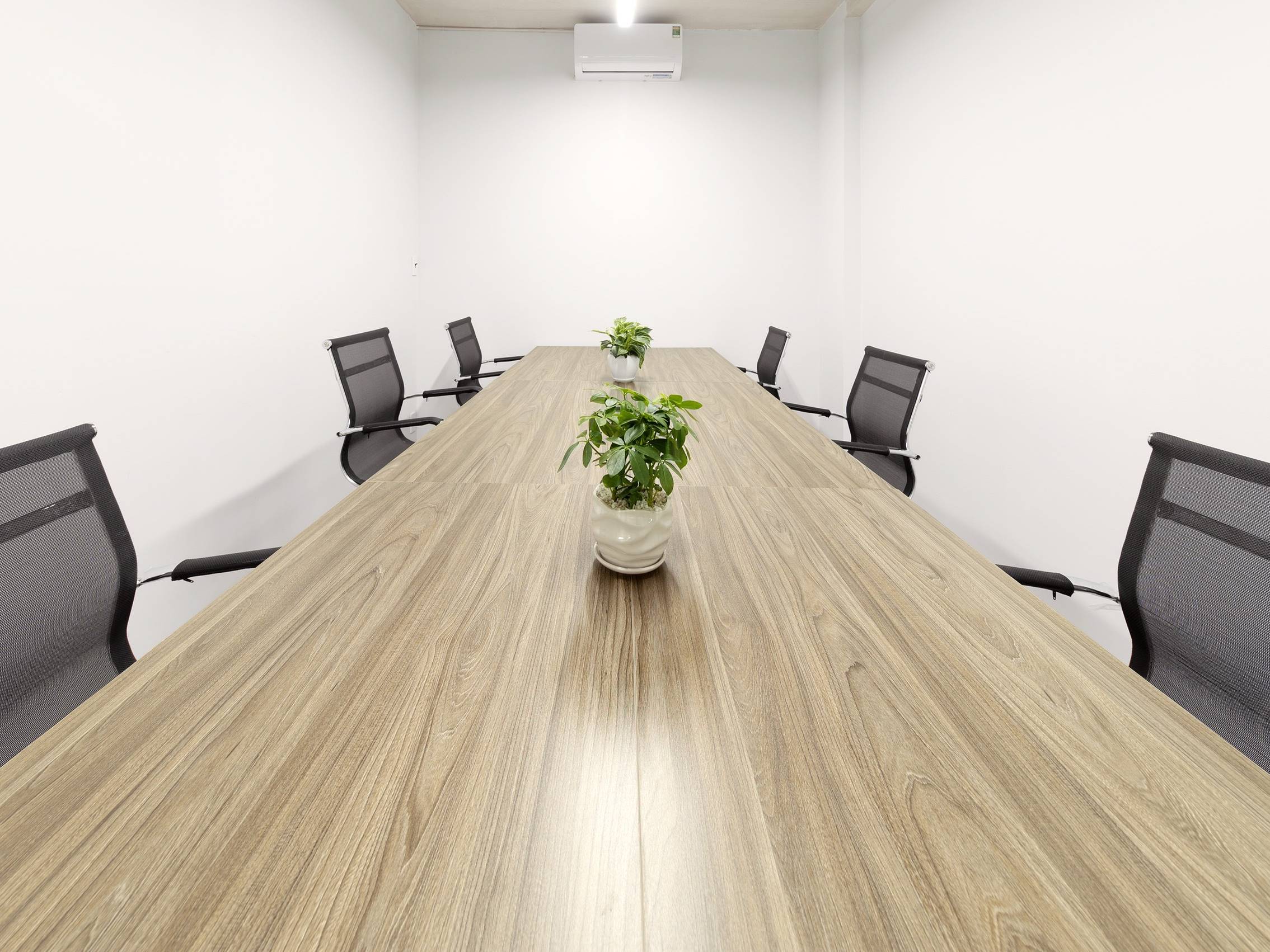Văn phòng trọn gói tại Uniworks, 03 Ba Tháng Hai, Phường 11, Quận 10 - Vlook.vn